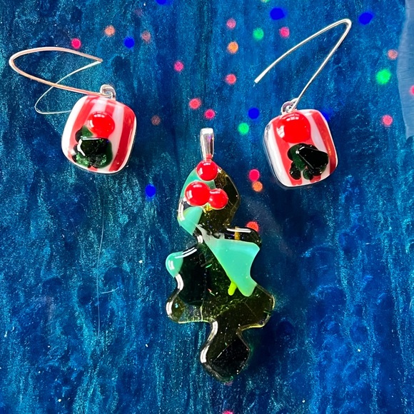 Bonnie’s Bling One Of A Kind Fused Glass Jewelry and Accessories to Wear. - Picture 10 of 15
